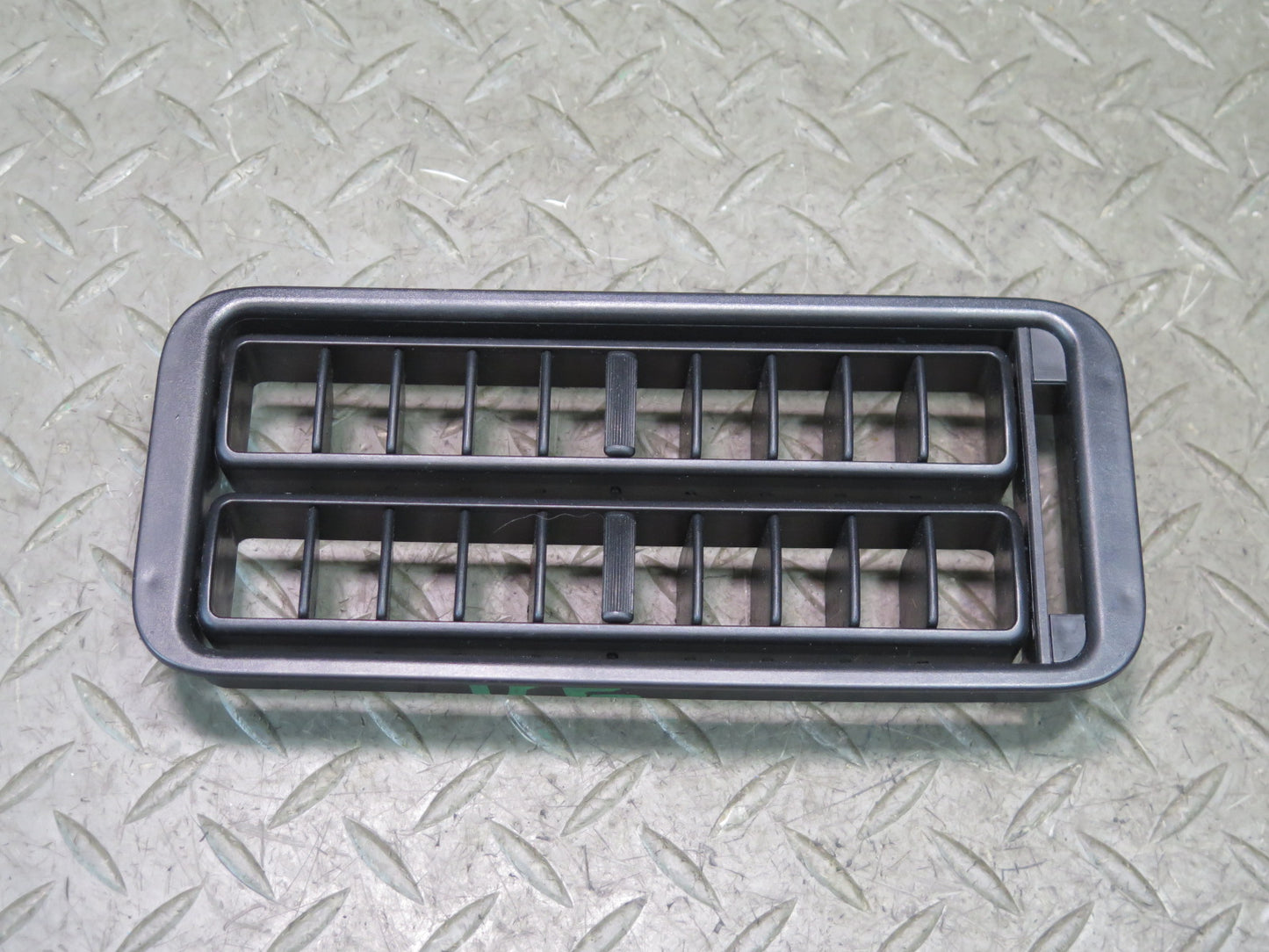 1984-1991 Porsche 928 S4 Front Center Console Dash Air Vent Grille