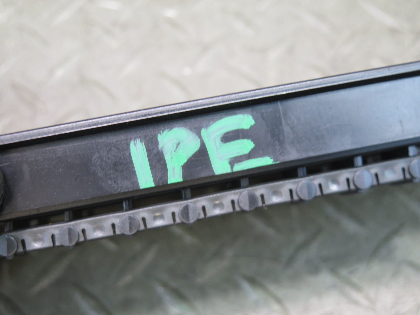 1984-1991 Porsche 928 S4 Front Center Console Dash Air Vent Grille