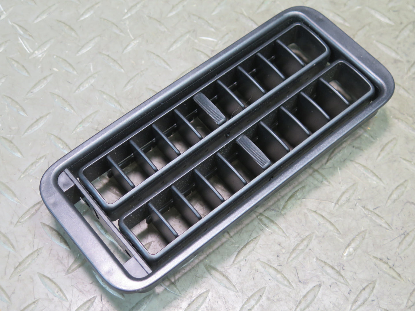 1984-1991 Porsche 928 S4 Front Center Console Dash Air Vent Grille