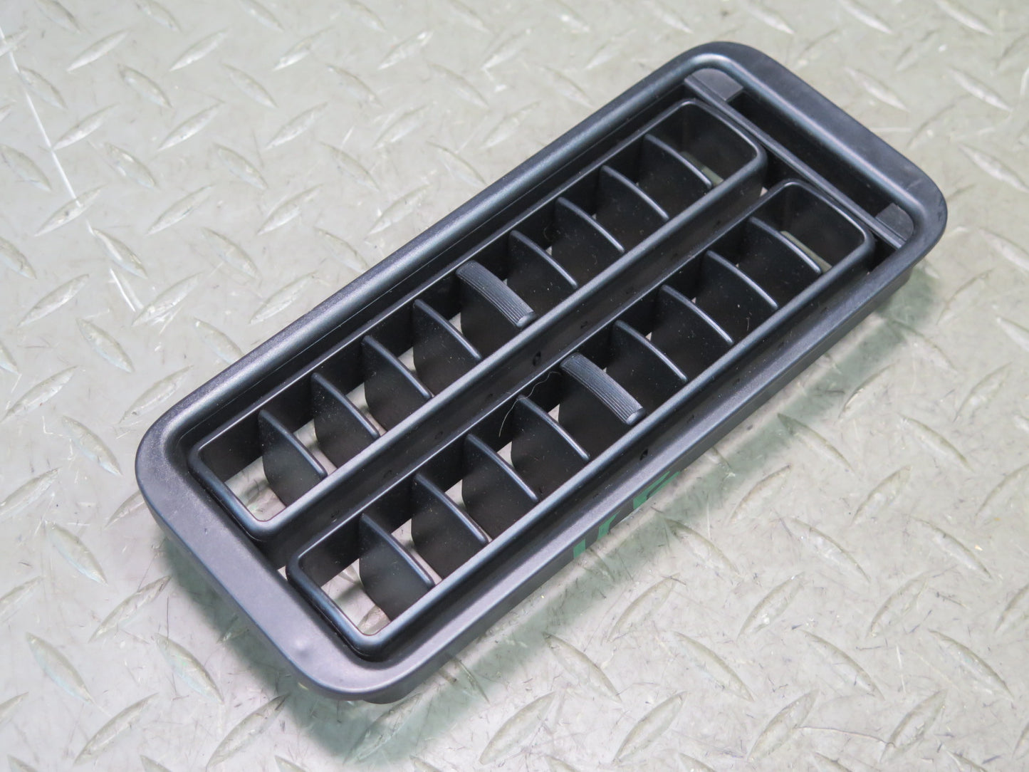 1984-1991 Porsche 928 S4 Front Center Console Dash Air Vent Grille