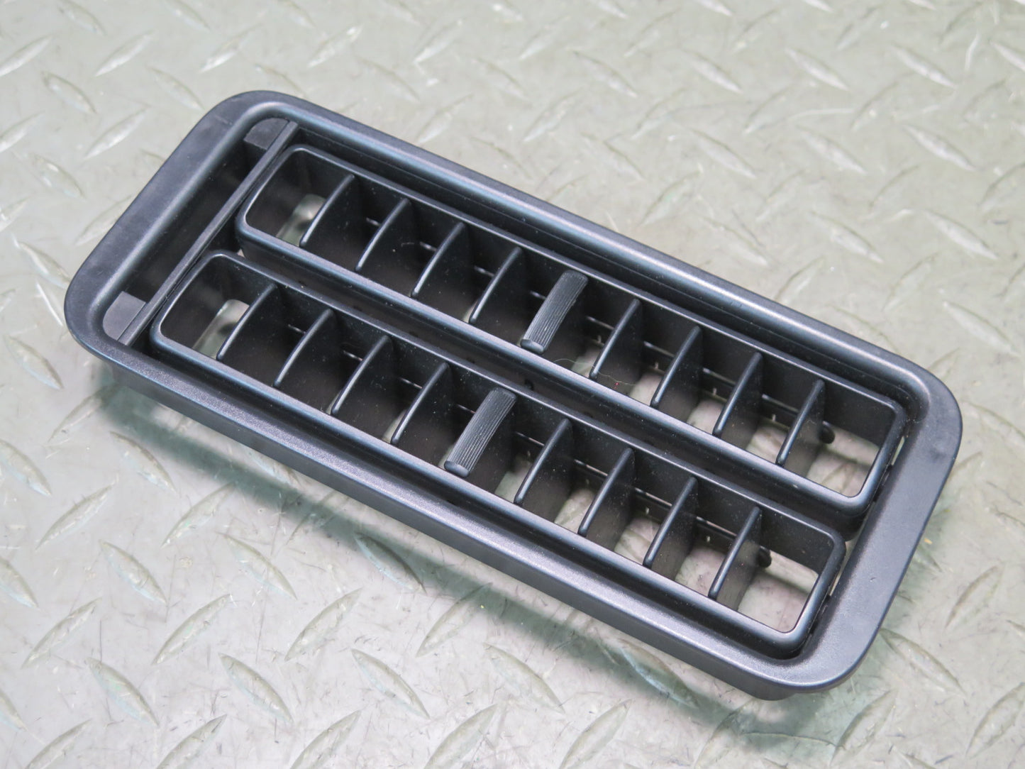 1984-1991 Porsche 928 S4 Front Center Console Dash Air Vent Grille