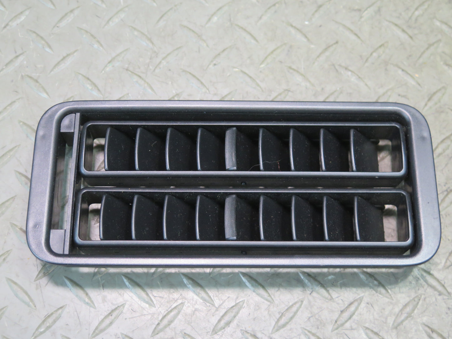 1984-1991 Porsche 928 S4 Front Center Console Dash Air Vent Grille