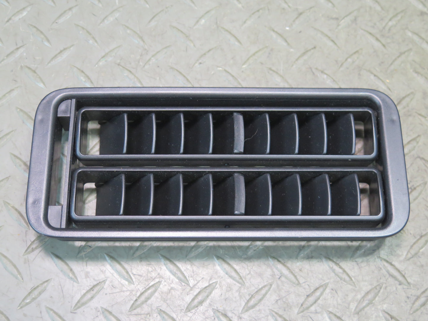 1984-1991 Porsche 928 S4 Front Center Console Dash Air Vent Grille