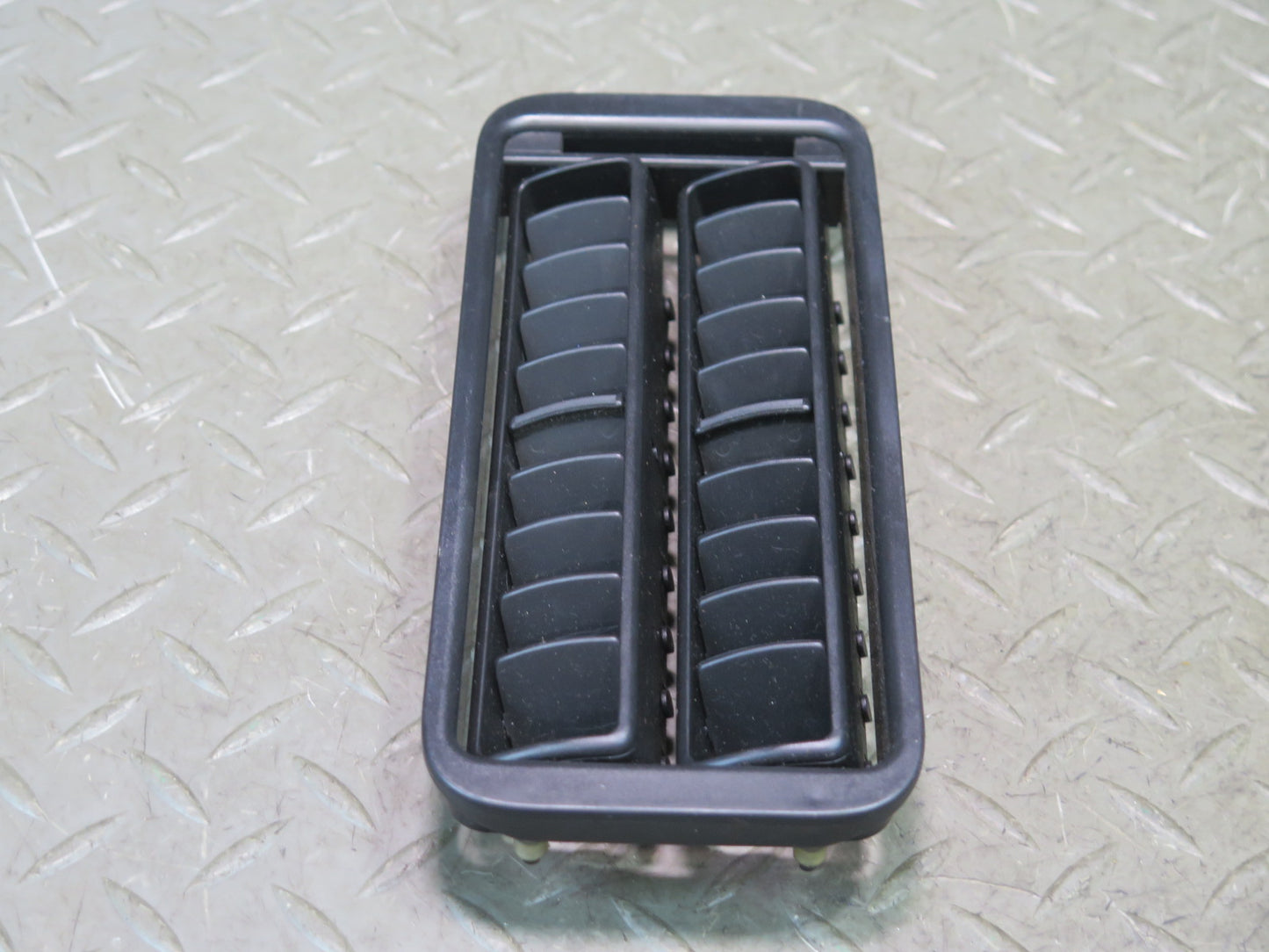 1984-1991 Porsche 928 S4 Front Center Console Dash Air Vent Grille