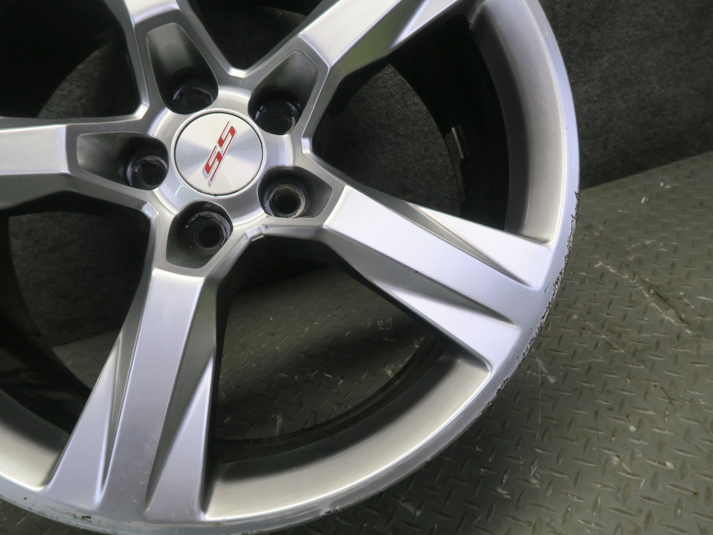 16-18 Chevrolet Camaro SS Front Alloy R20 20" Wheel Rim 20x8.5JJ ET25 OEM