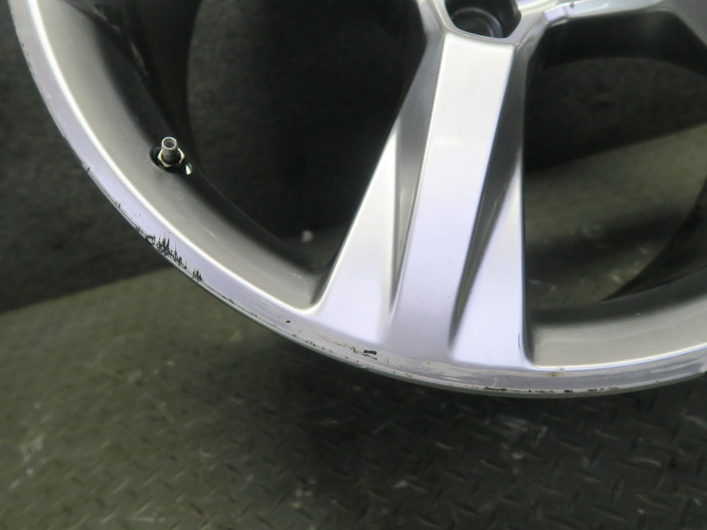 16-18 Chevrolet Camaro SS Front Alloy R20 20" Wheel Rim 20x8.5JJ ET25 OEM