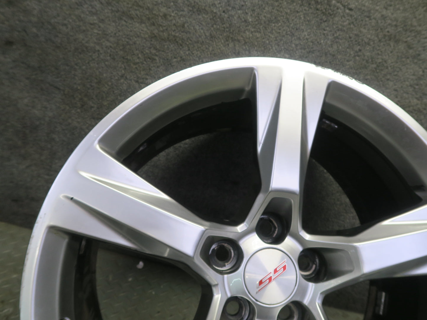 16-18 Chevrolet Camaro SS Front Alloy R20 20" Wheel Rim 20x8.5JJ ET25 OEM