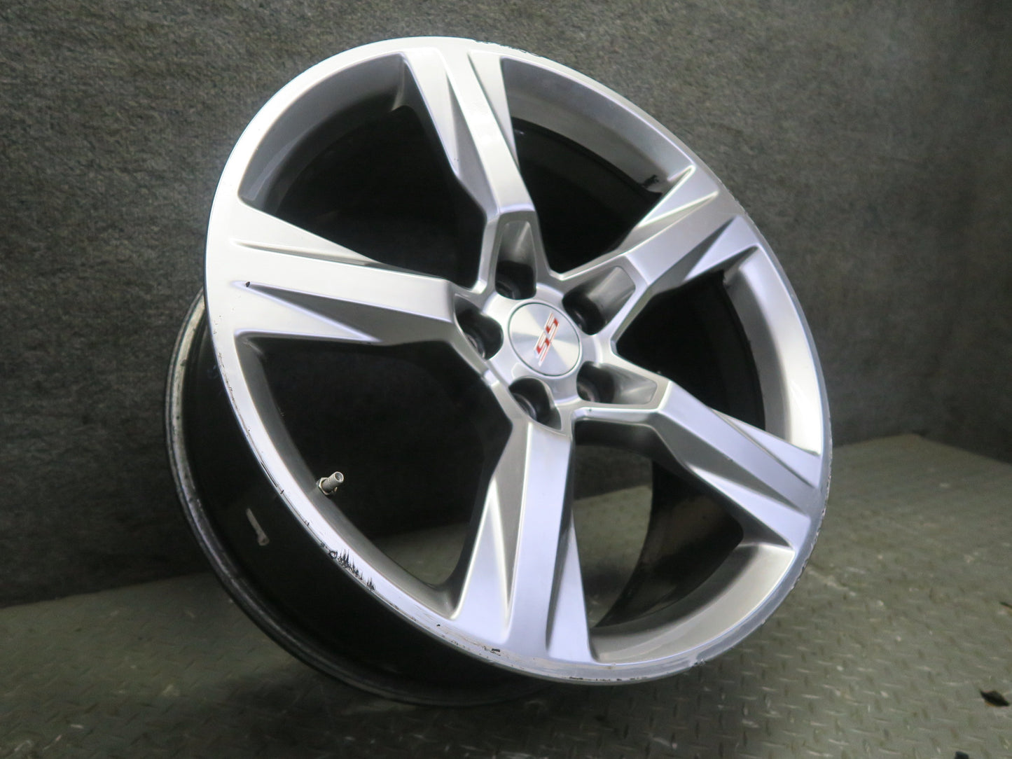 16-18 Chevrolet Camaro SS Front Alloy R20 20" Wheel Rim 20x8.5JJ ET25 OEM