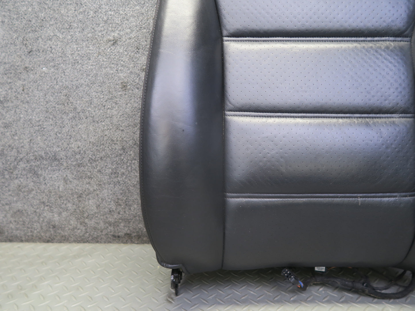 2003-2006 Porsche Cayenne 955 Front Right Seat Backrest Upper Leather Cushion