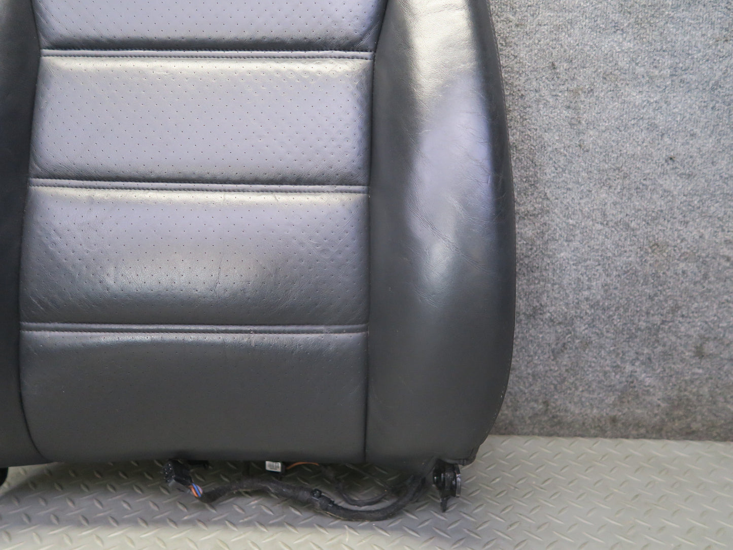 2003-2006 Porsche Cayenne 955 Front Right Seat Backrest Upper Leather Cushion