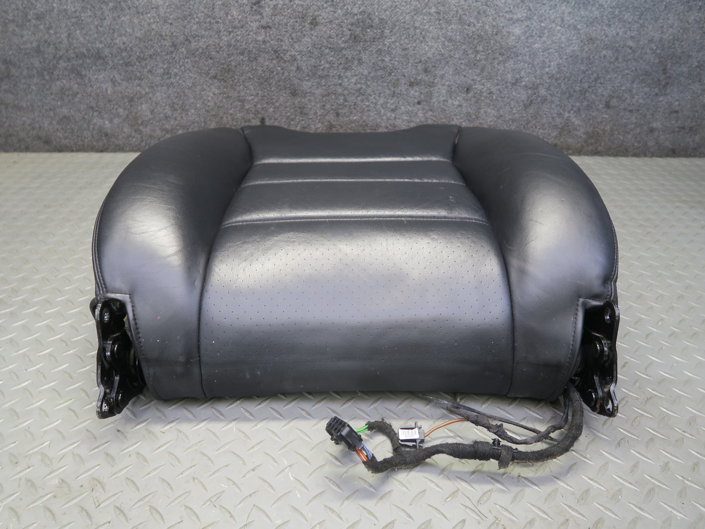 2003-2006 Porsche Cayenne 955 Front Right Seat Backrest Upper Leather Cushion