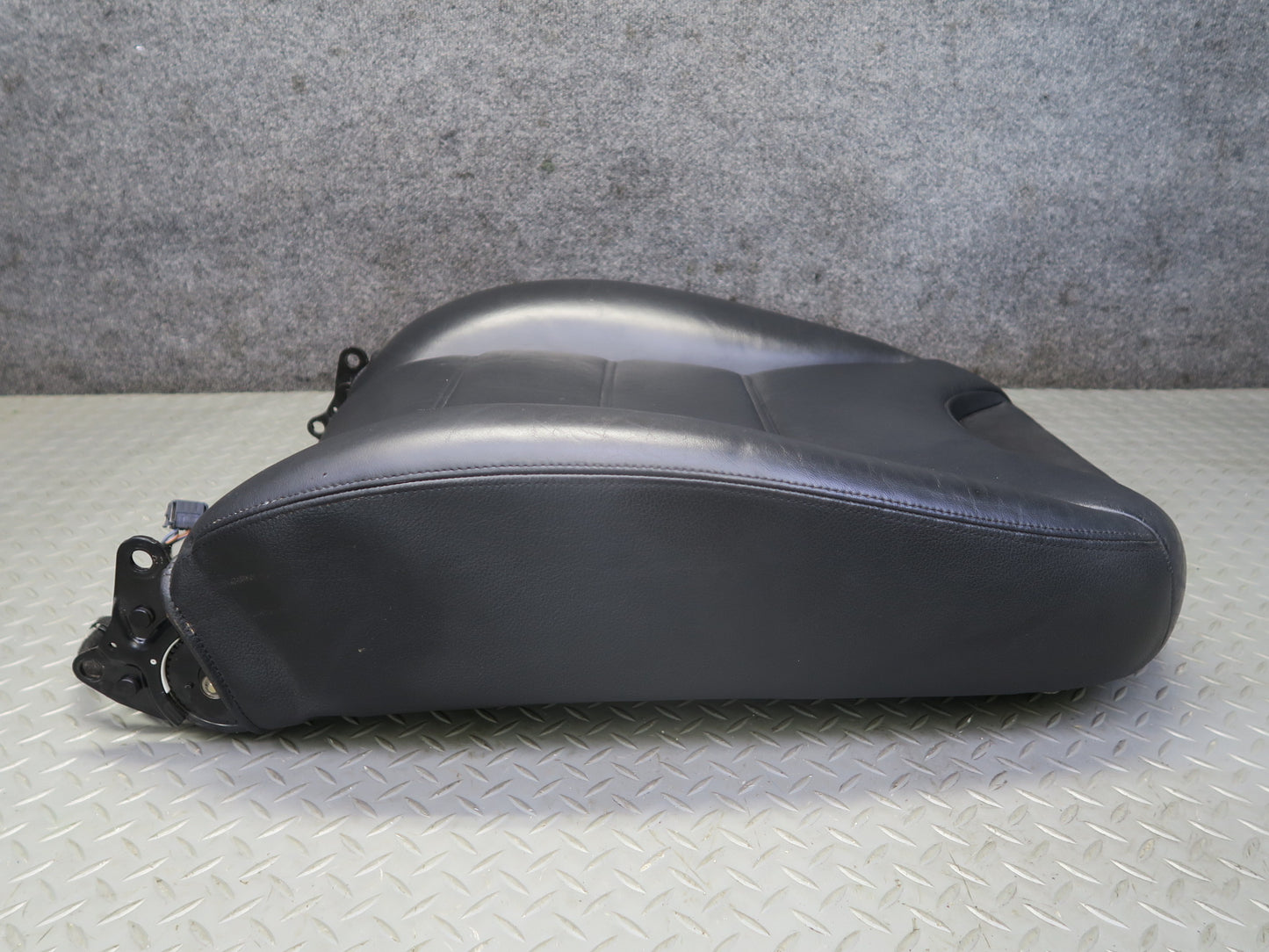 2003-2006 Porsche Cayenne 955 Front Right Seat Backrest Upper Leather Cushion