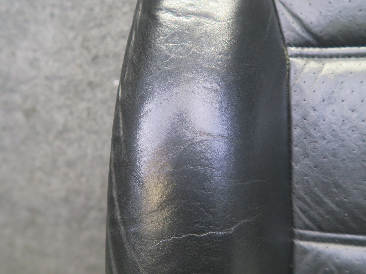 2003-2006 Porsche Cayenne 955 Front Left Seat Backrest Upper Leather Cushion