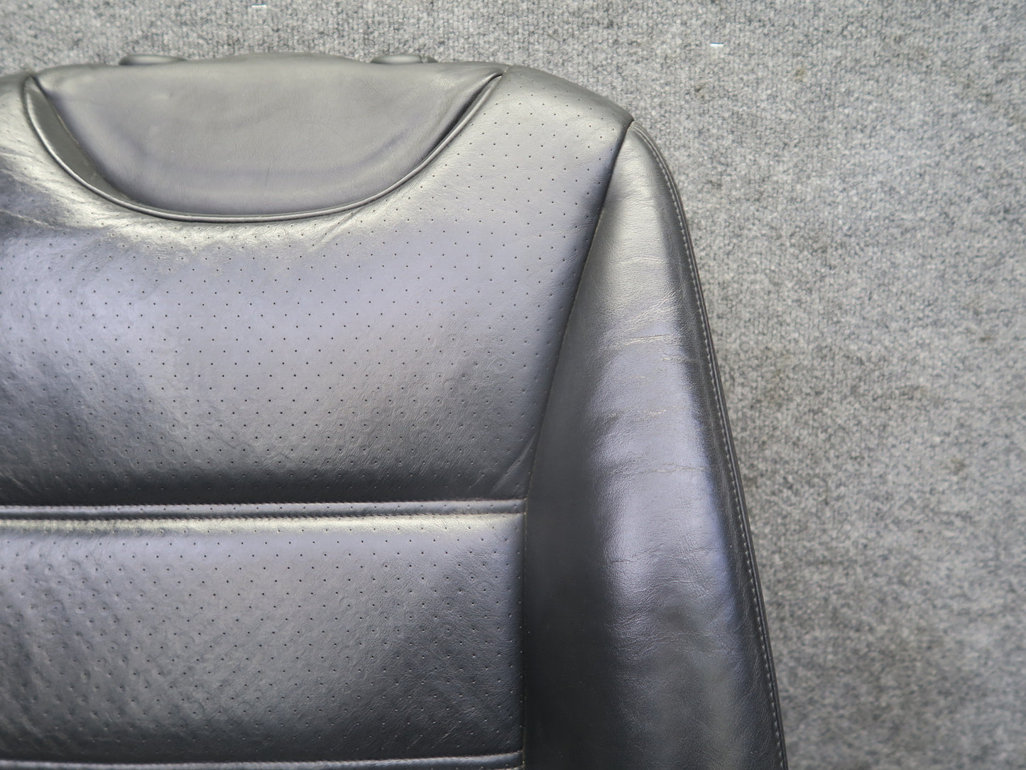 2003-2006 Porsche Cayenne 955 Front Left Seat Backrest Upper Leather Cushion