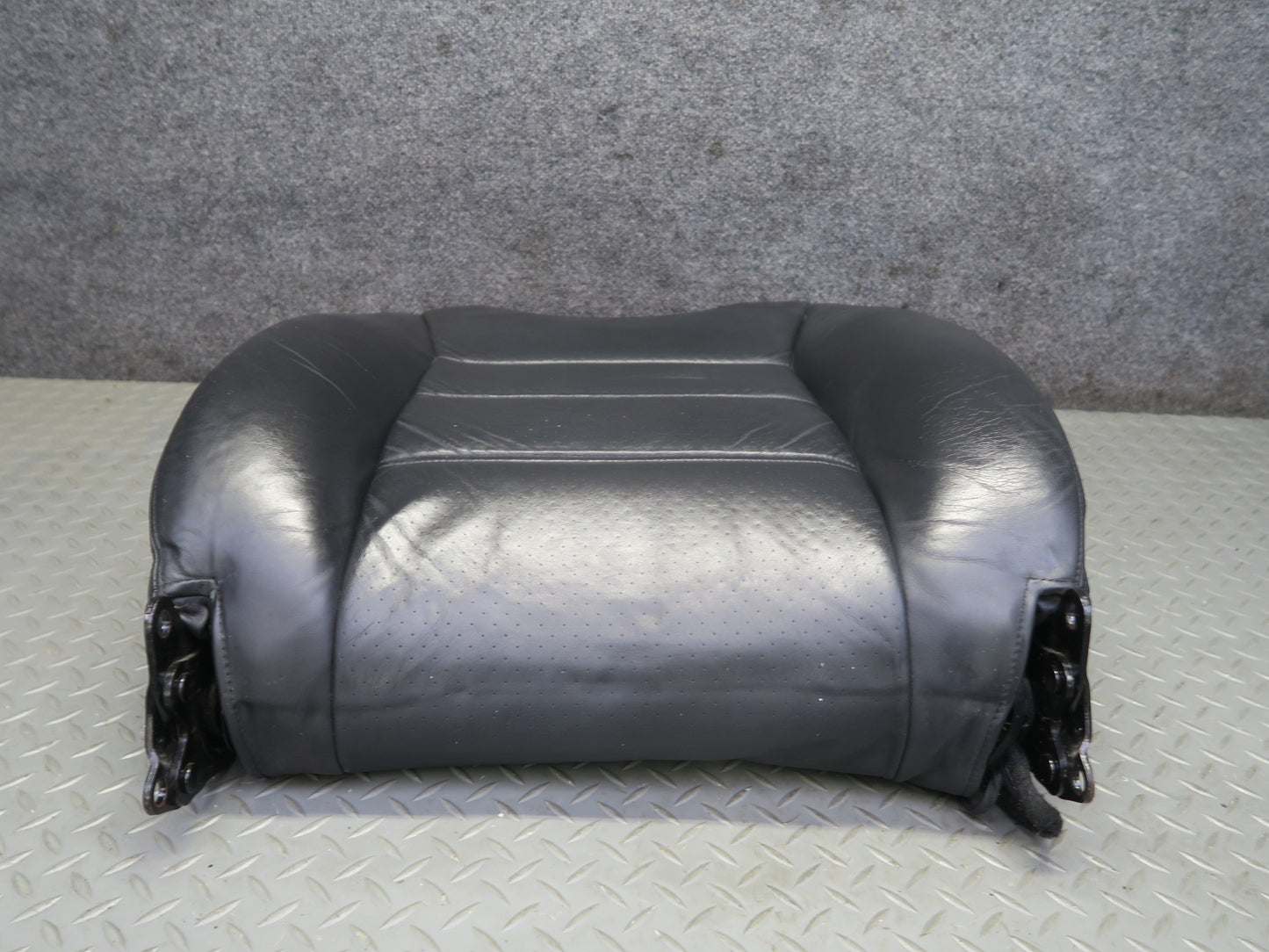 2003-2006 Porsche Cayenne 955 Front Left Seat Backrest Upper Leather Cushion