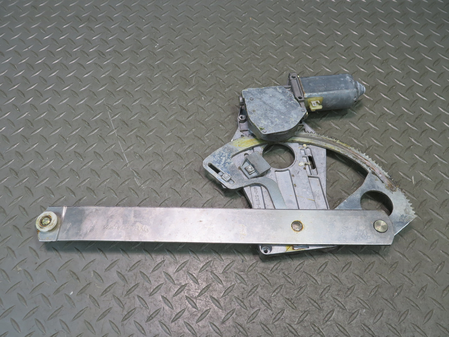 1984-1991 Porsche 928 Left Door Window Regulator w Motor