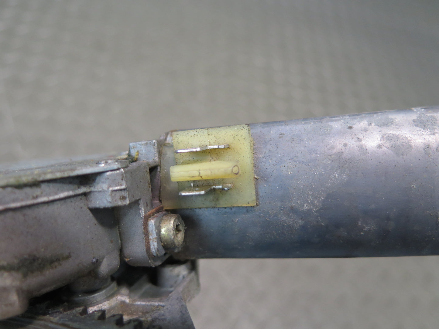 1984-1991 Porsche 928 Left Door Window Regulator w Motor