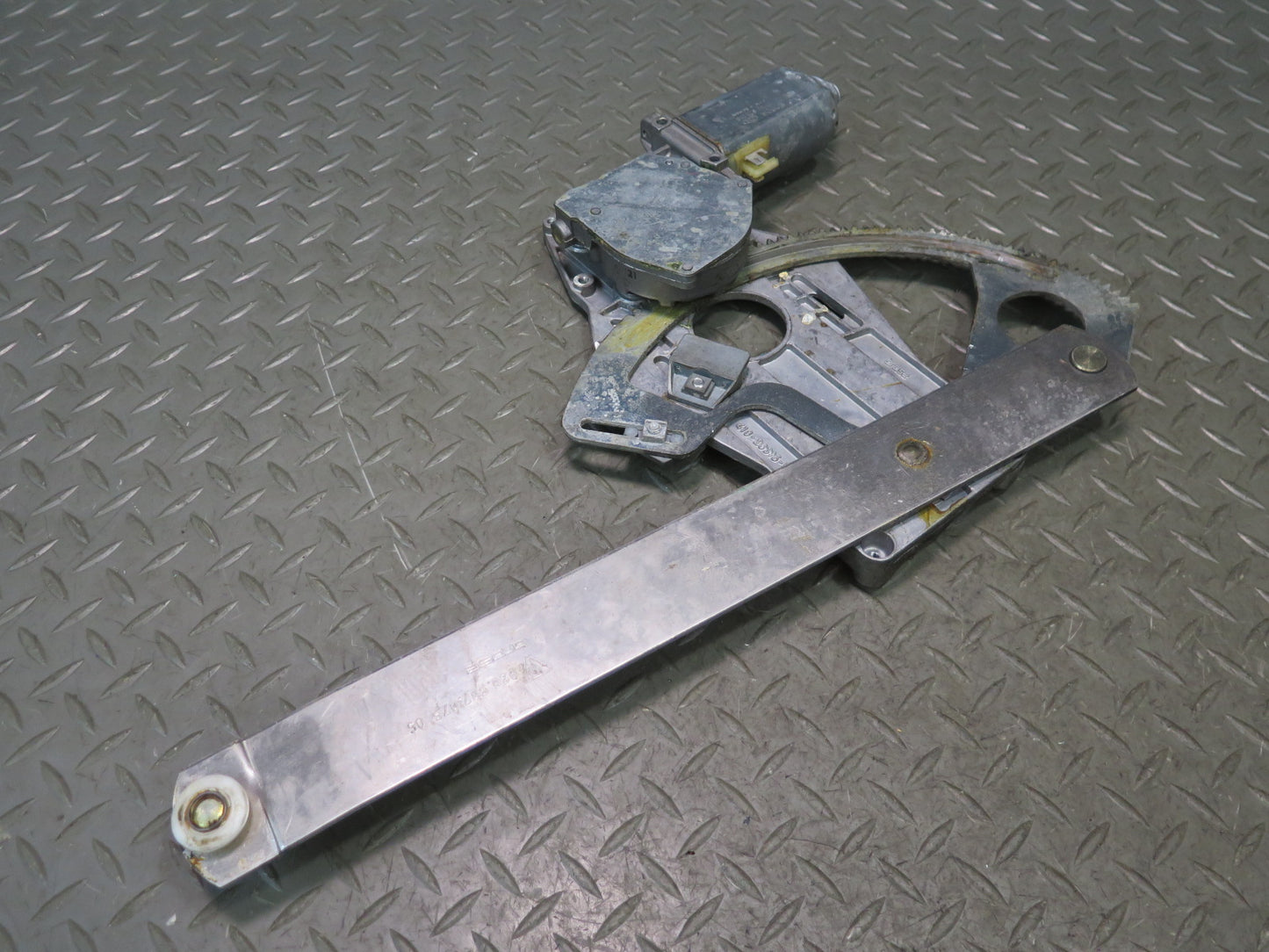 1984-1991 Porsche 928 Left Door Window Regulator w Motor