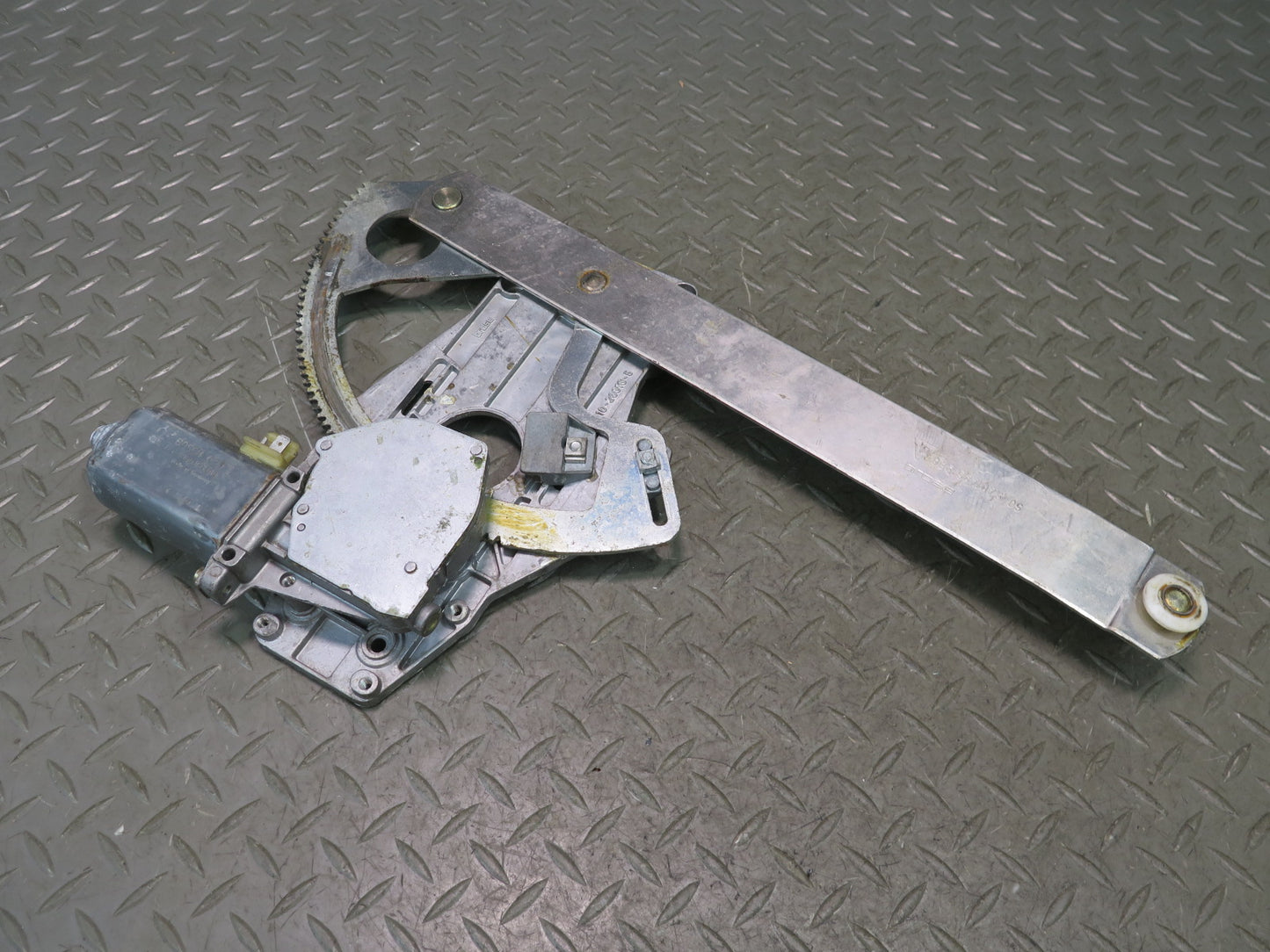 1984-1991 Porsche 928 Left Door Window Regulator w Motor