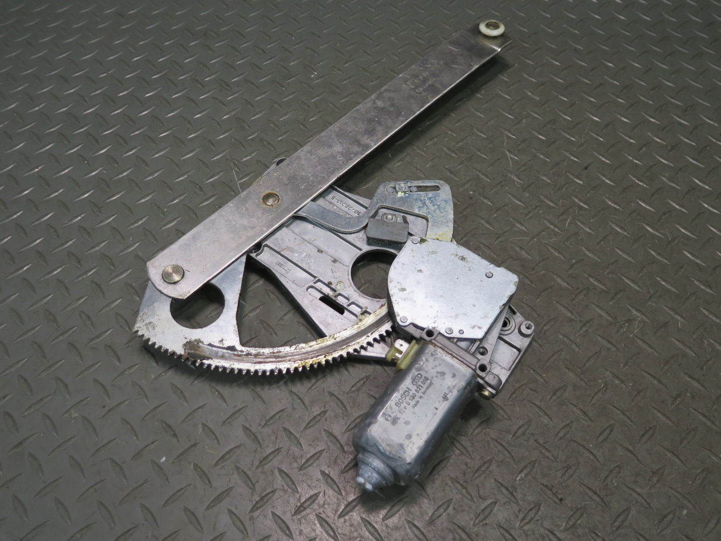 1984-1991 Porsche 928 Left Door Window Regulator w Motor