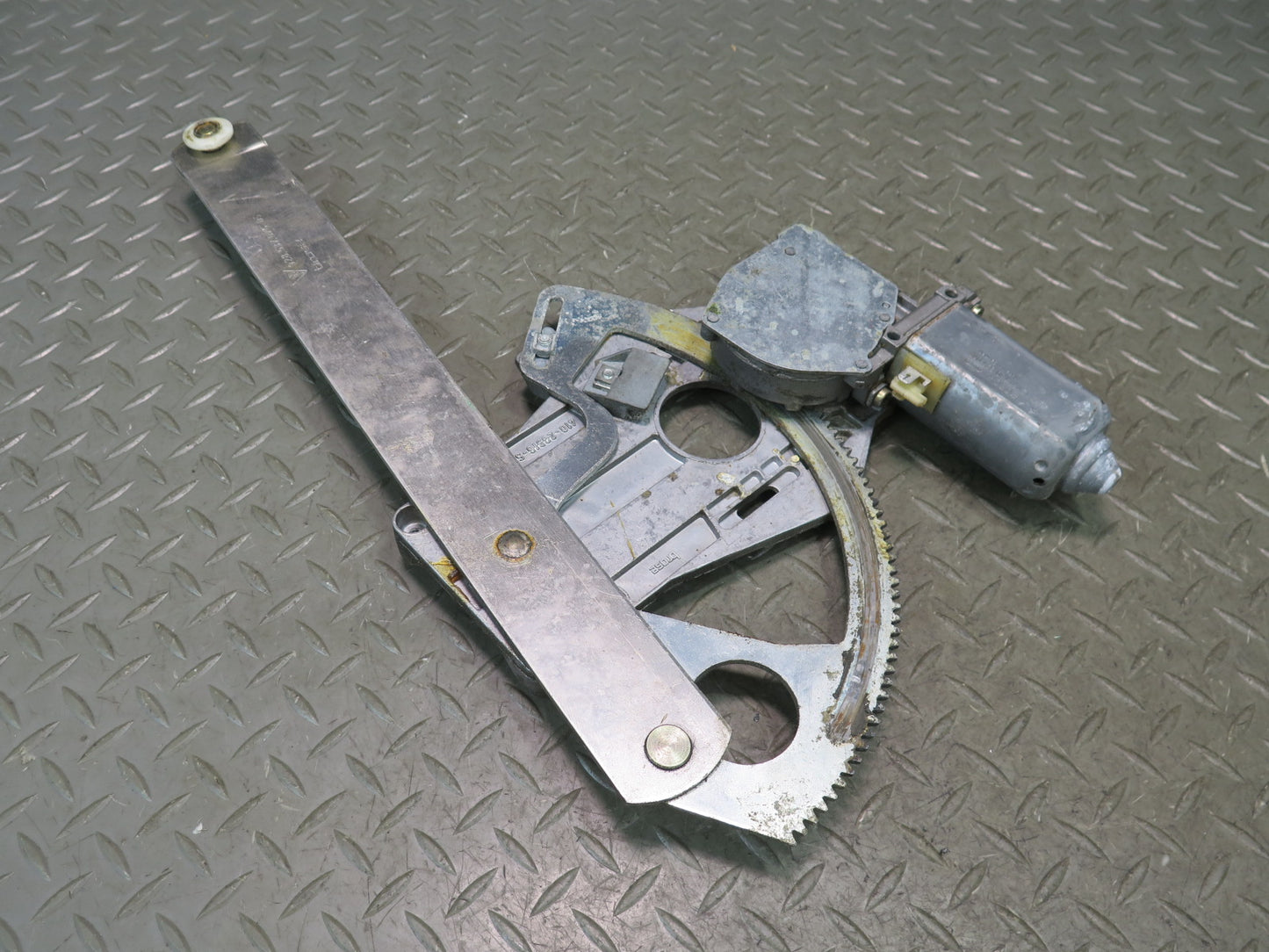 1984-1991 Porsche 928 Left Door Window Regulator w Motor