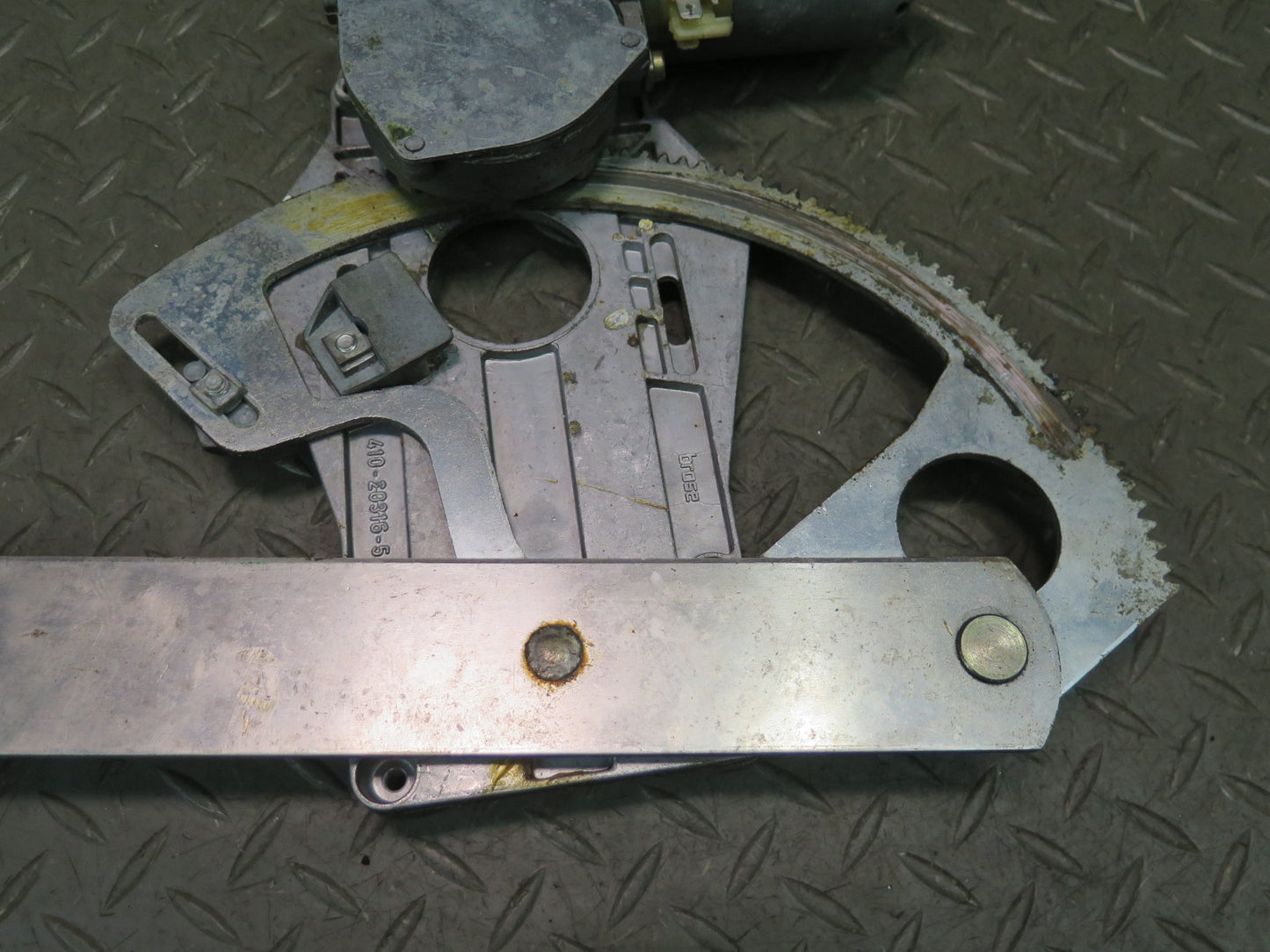 1984-1991 Porsche 928 Left Door Window Regulator w Motor