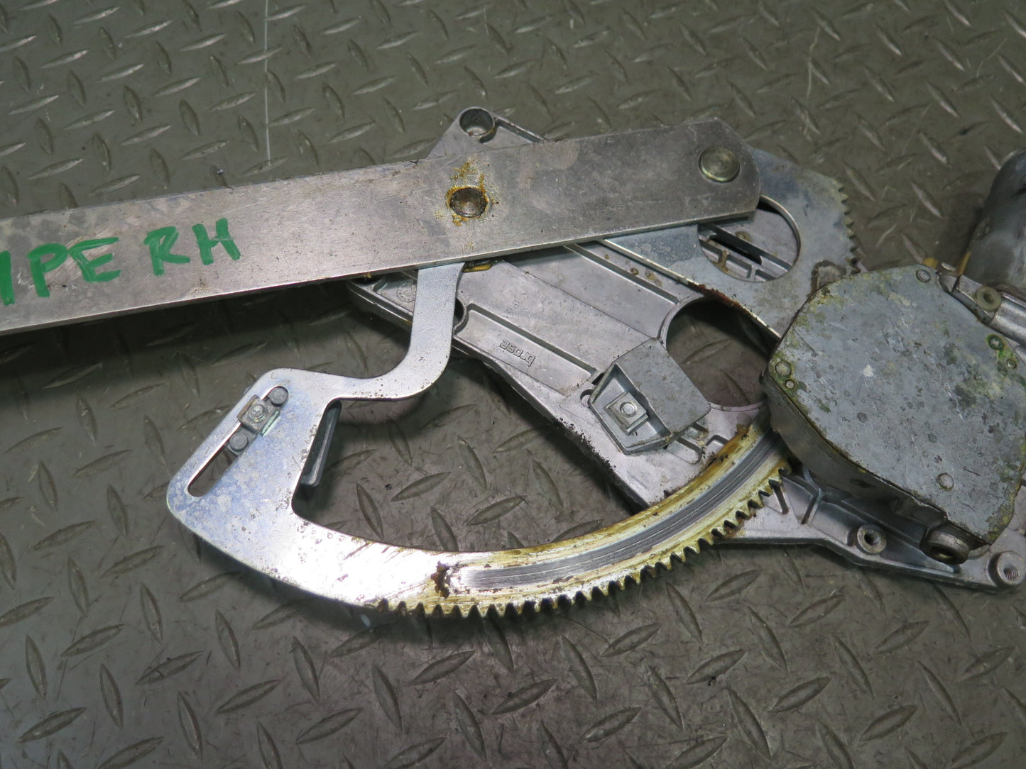 1984-1991 Porsche 928 Right Door Window Regulator w Motor