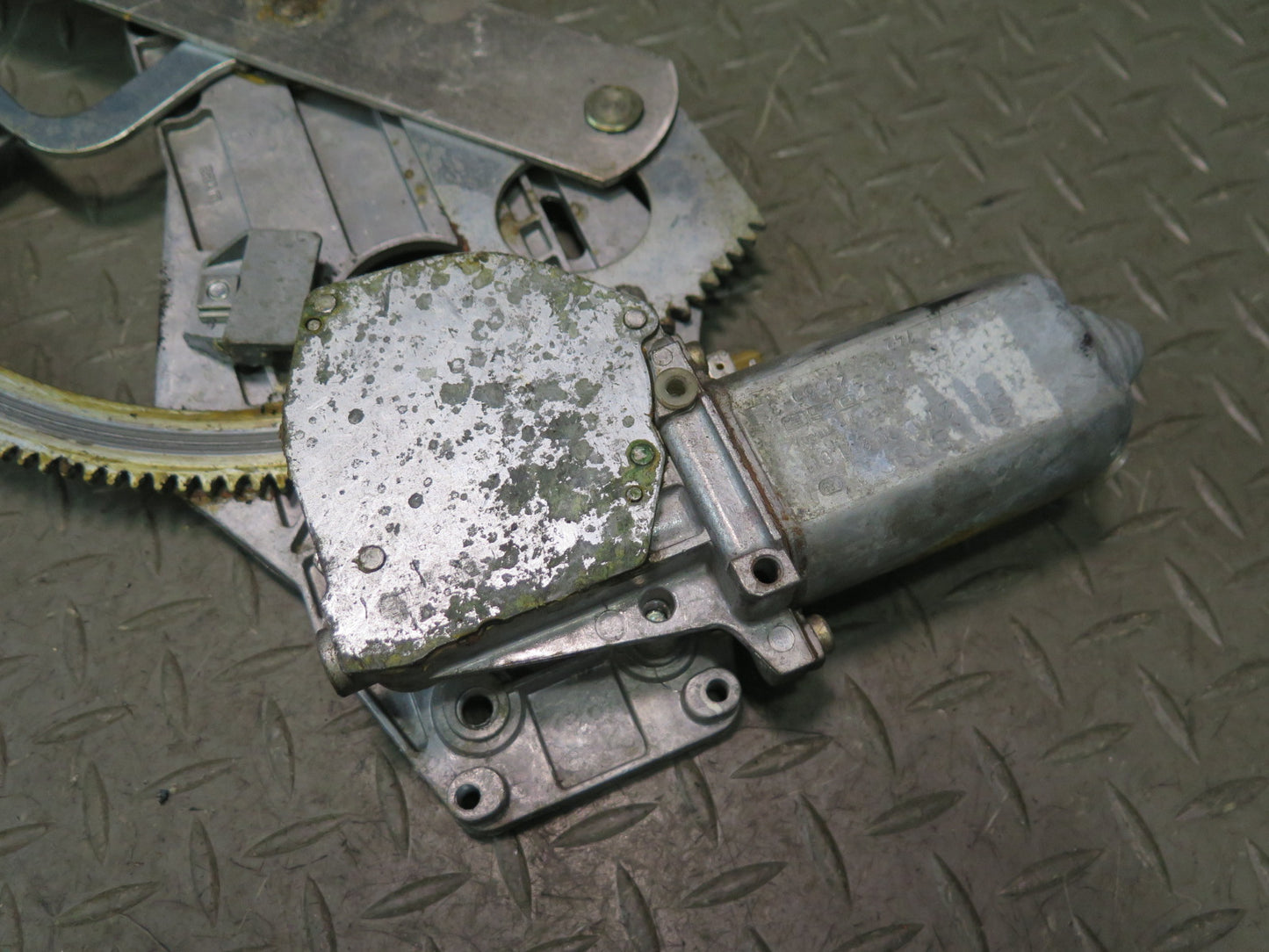 1984-1991 Porsche 928 Right Door Window Regulator w Motor