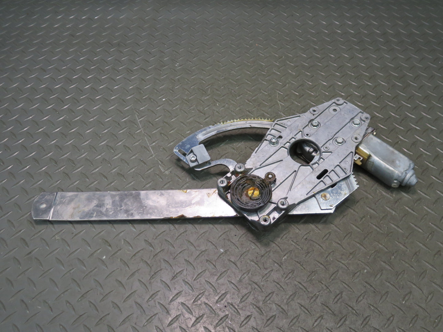 1984-1991 Porsche 928 Right Door Window Regulator w Motor