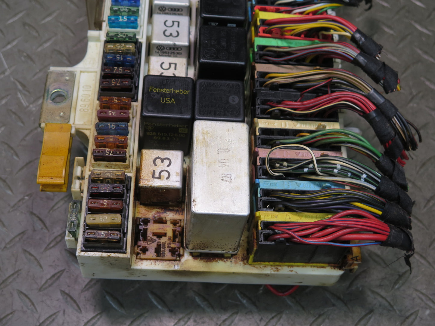 1987-1988 Porsche 928 Fuse Relay Box Module 92861010514