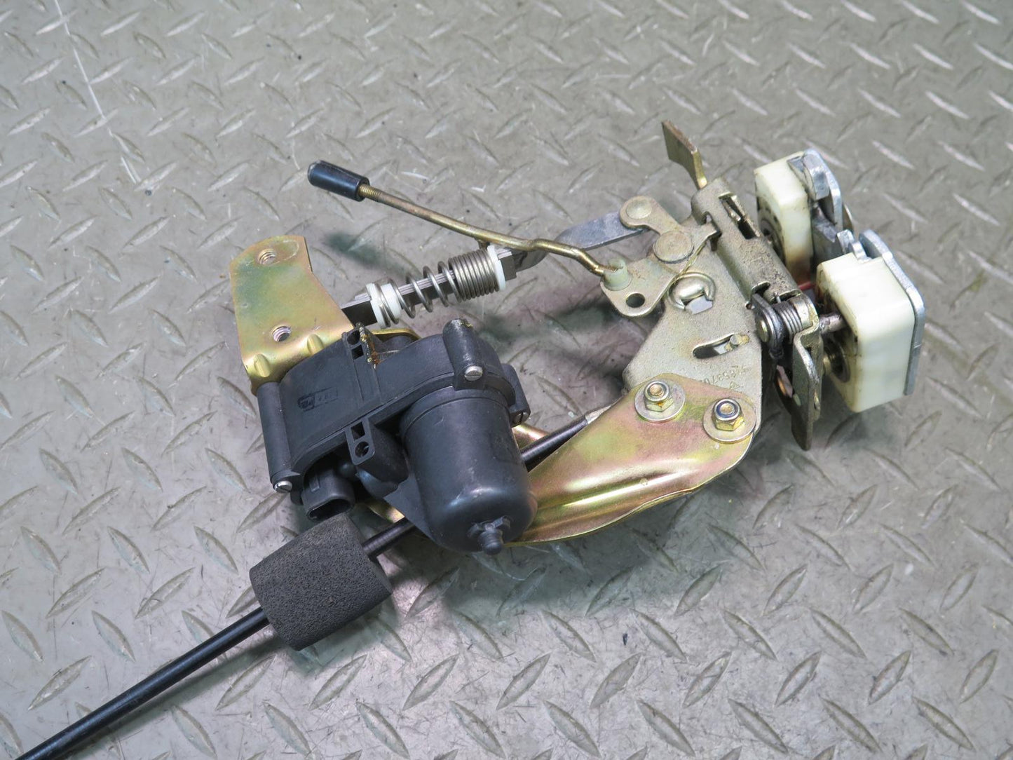 1984-1991 Porsche 928 Right Door Lock Latch Actuator 92853715403