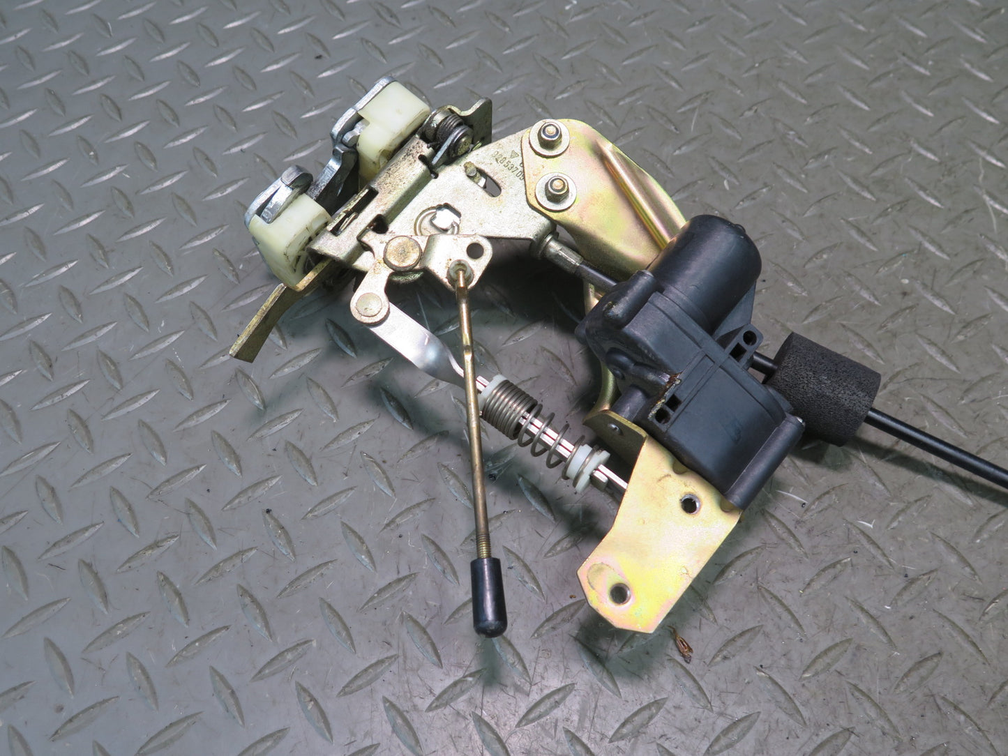 1984-1991 Porsche 928 Right Door Lock Latch Actuator 92853715403