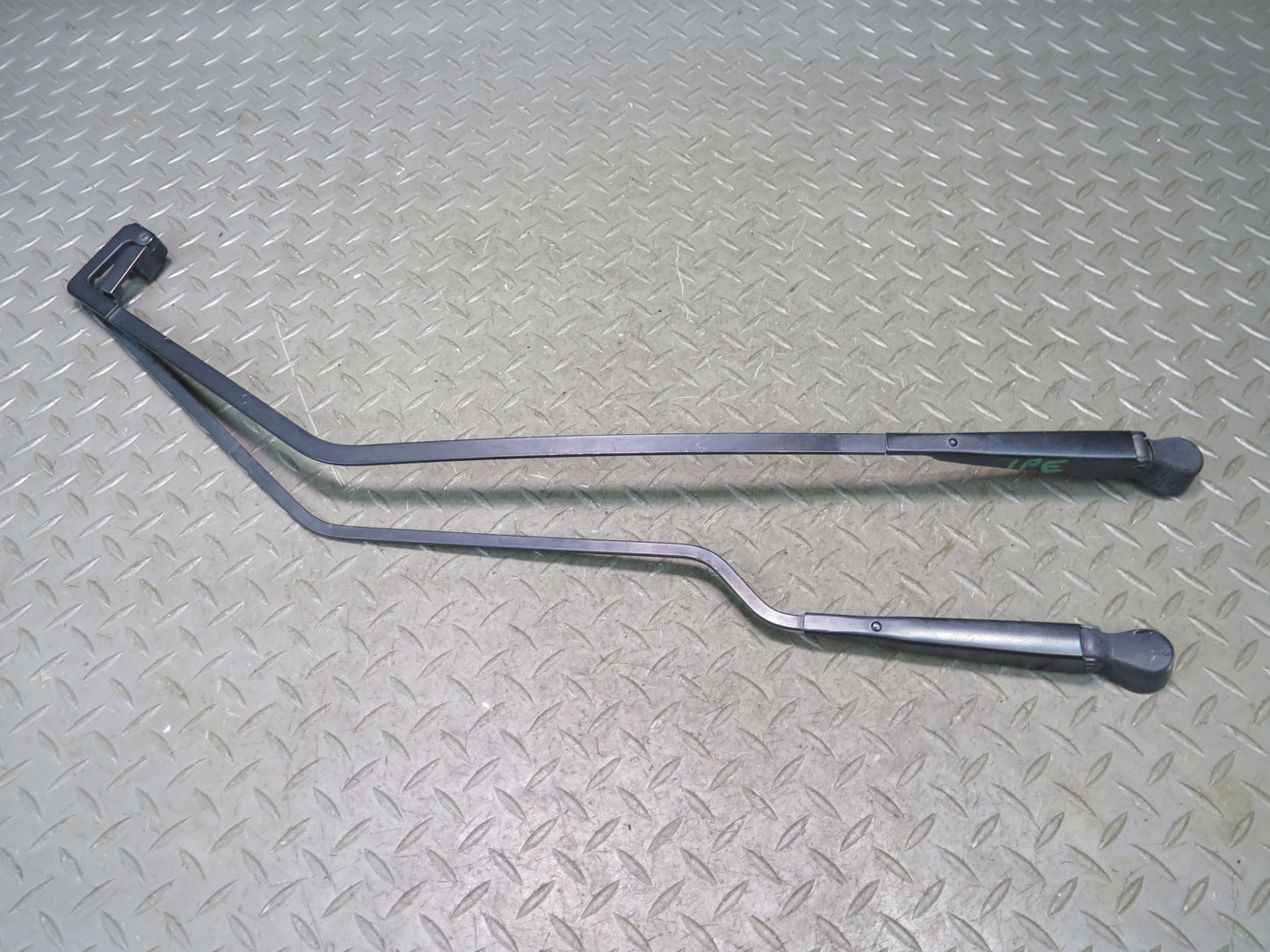 1983-1989 Porsche 928 Rear Hatch Trunk Lid Tailgate Wiper Arm