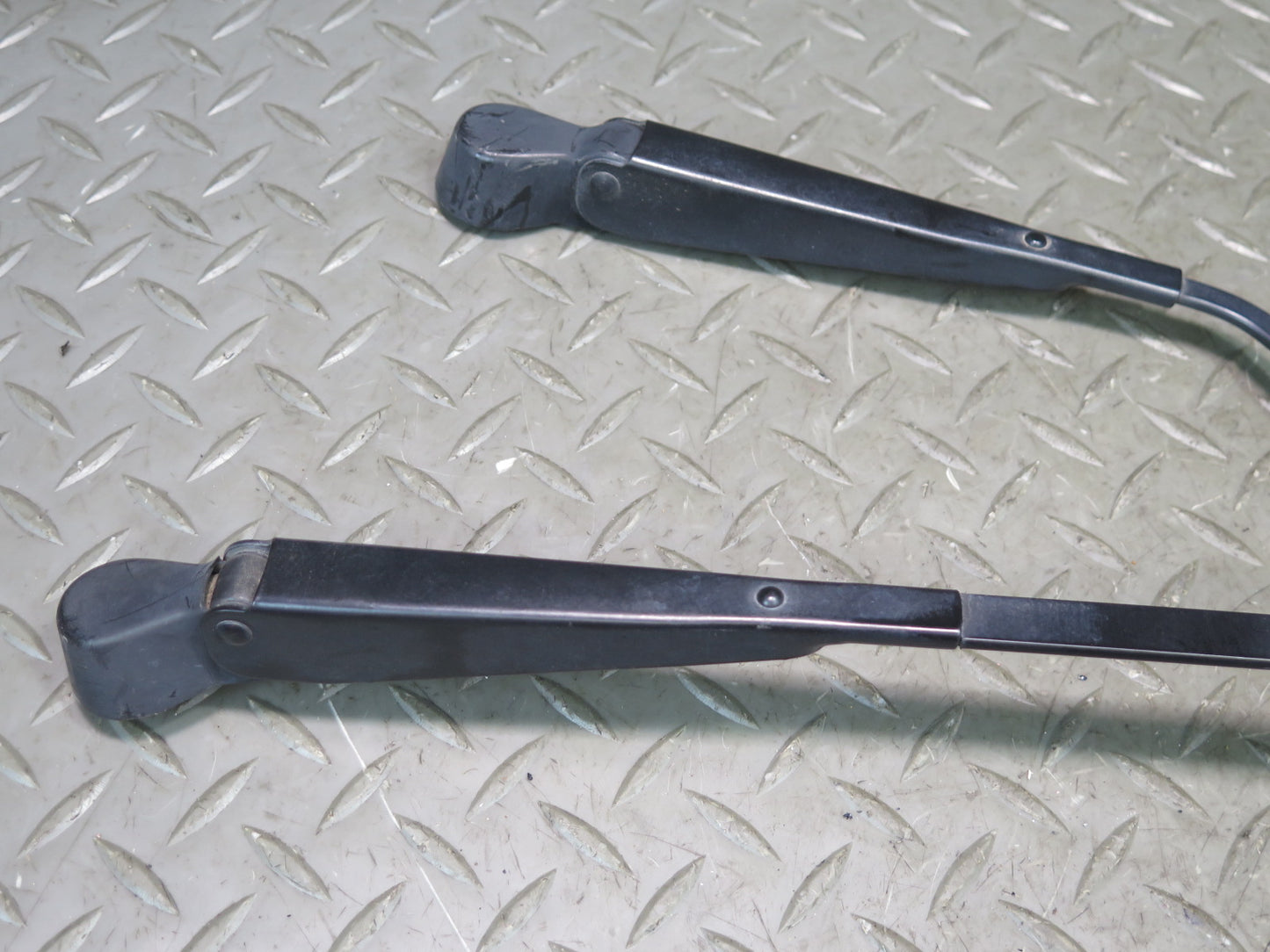1983-1989 Porsche 928 Rear Hatch Trunk Lid Tailgate Wiper Arm