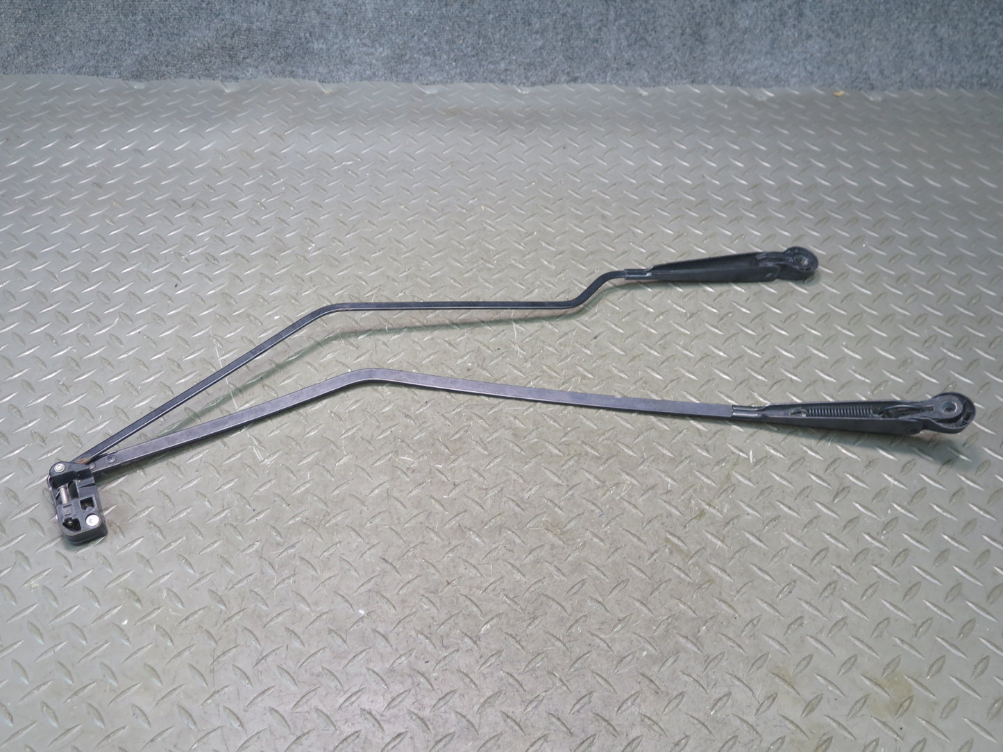 1983-1989 Porsche 928 Rear Hatch Trunk Lid Tailgate Wiper Arm