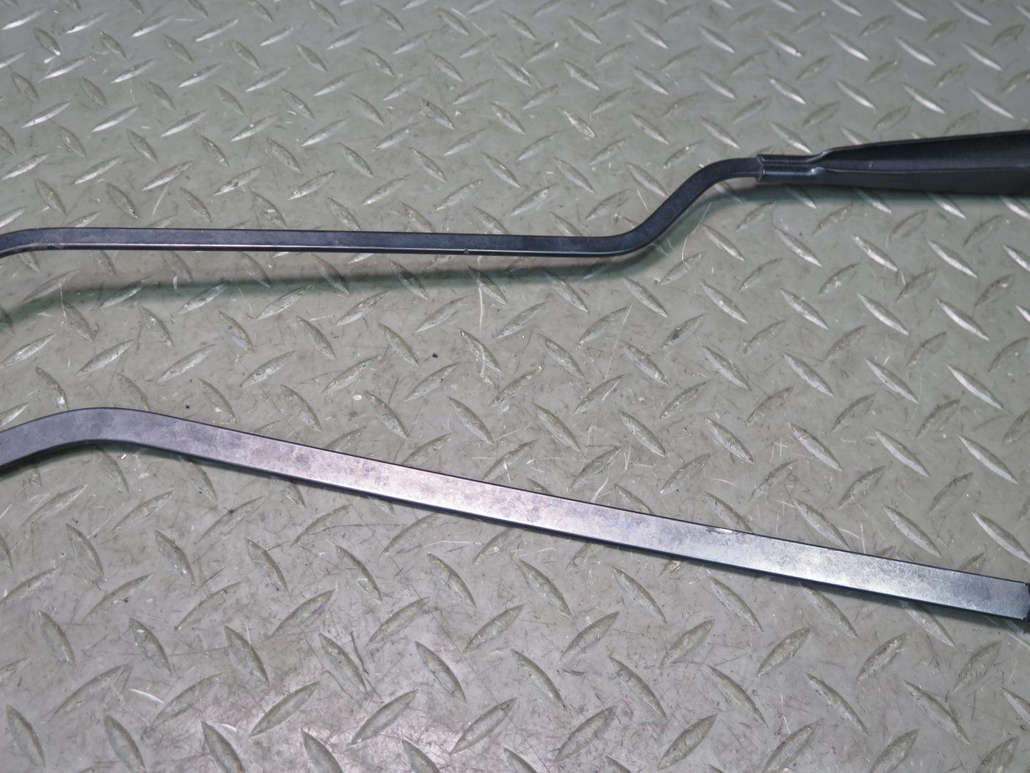 1983-1989 Porsche 928 Rear Hatch Trunk Lid Tailgate Wiper Arm