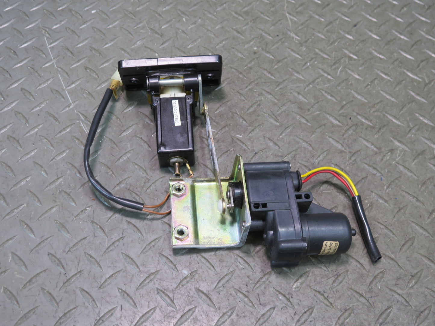 1987-1991 Porsche 928 Rear Trunk Hatch Lock Latch Receiver w Actuator Motor
