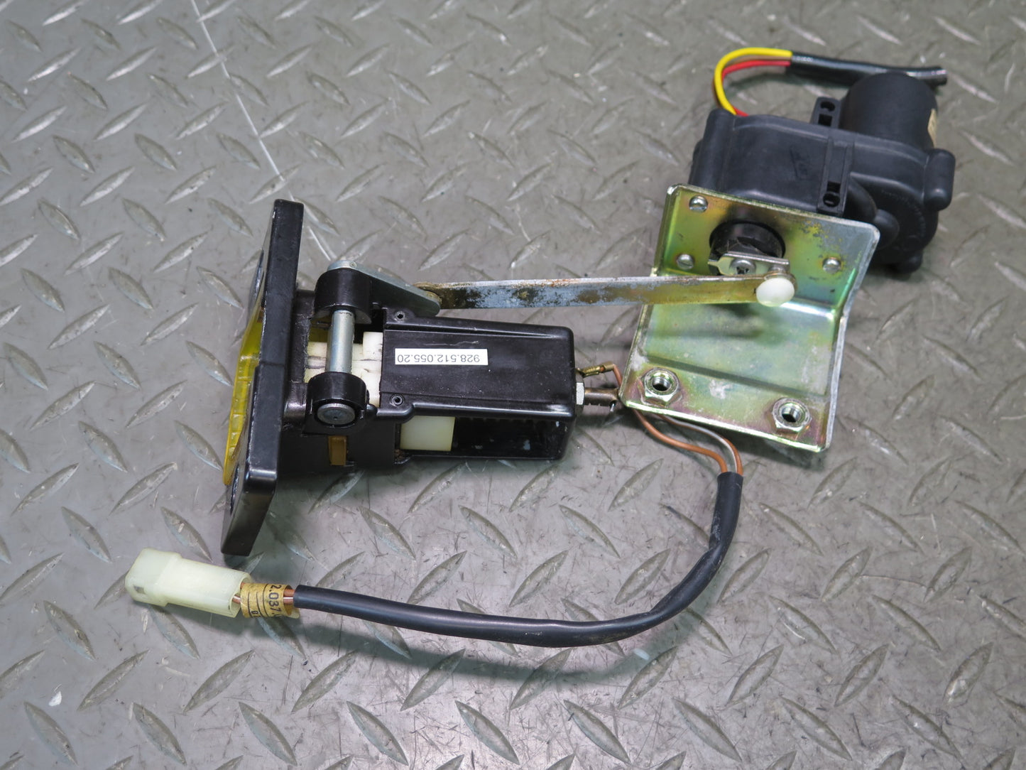 1987-1991 Porsche 928 Rear Trunk Hatch Lock Latch Receiver w Actuator Motor