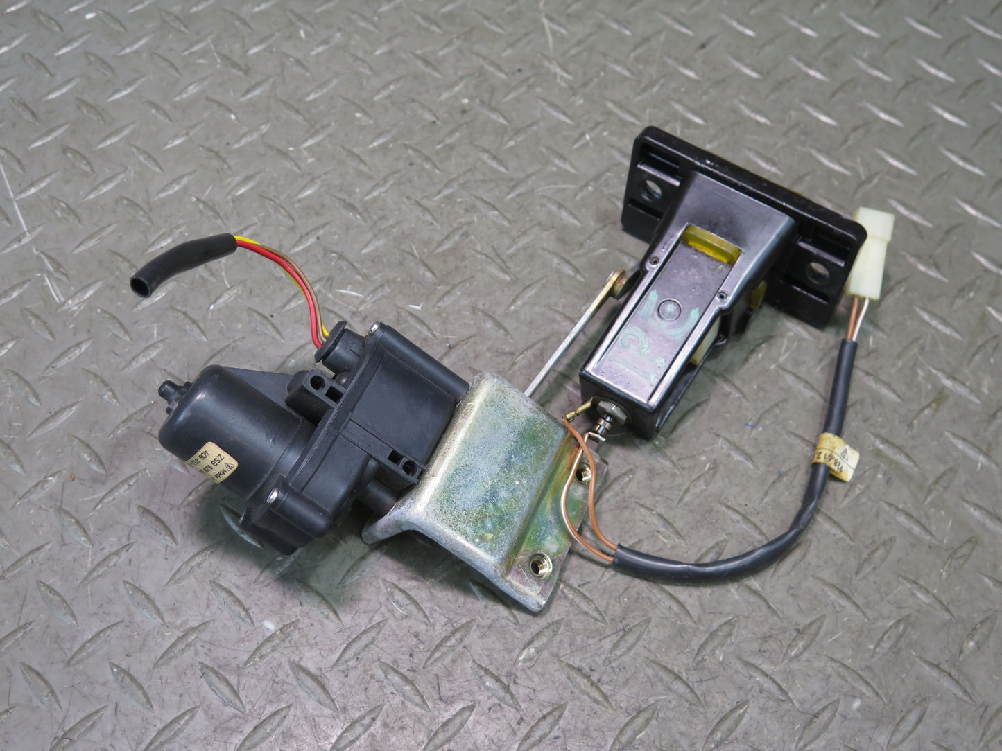 1987-1991 Porsche 928 Rear Trunk Hatch Lock Latch Receiver w Actuator Motor