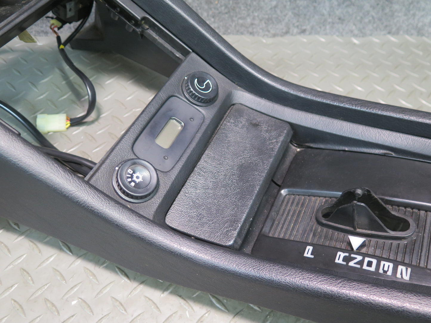 1984-1989 Porsche 928 A/T Front Center Console Shifter Trim Cover Panel w Switch