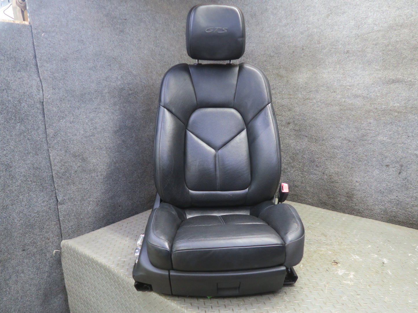17-26 Porsche Macan GTS Front & Rear Heated Perforated Leather Seat Black Set