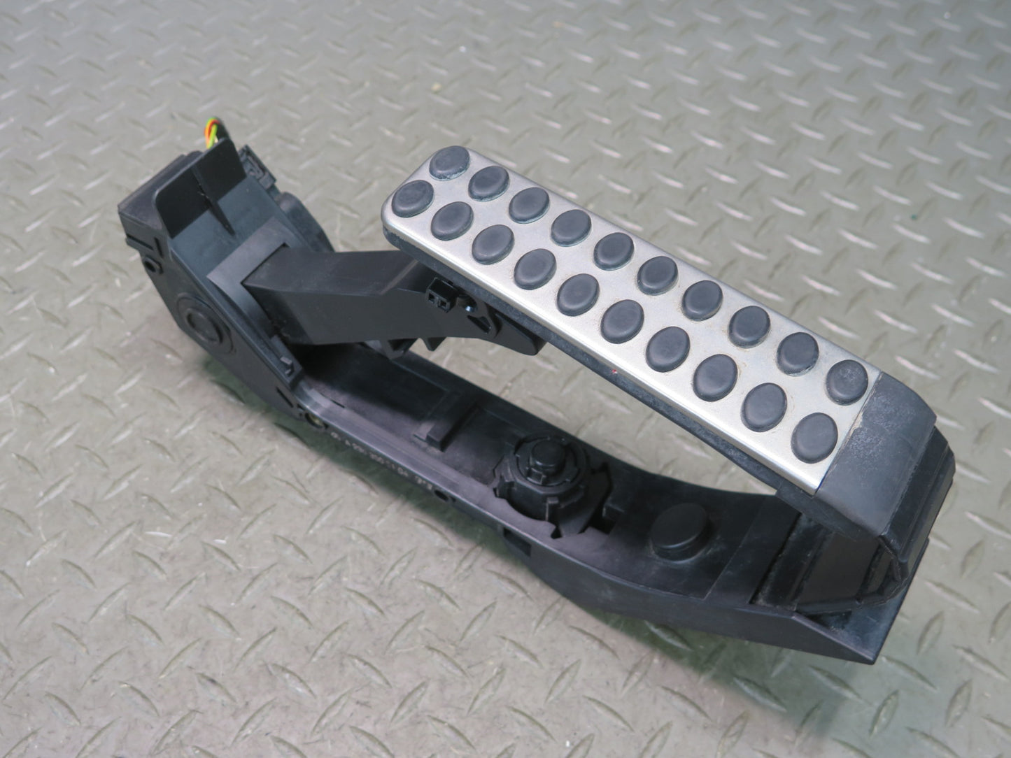 03-08 Mercedes R230 Sl-class Gas Acceleration Pedal 2303000104 OEM