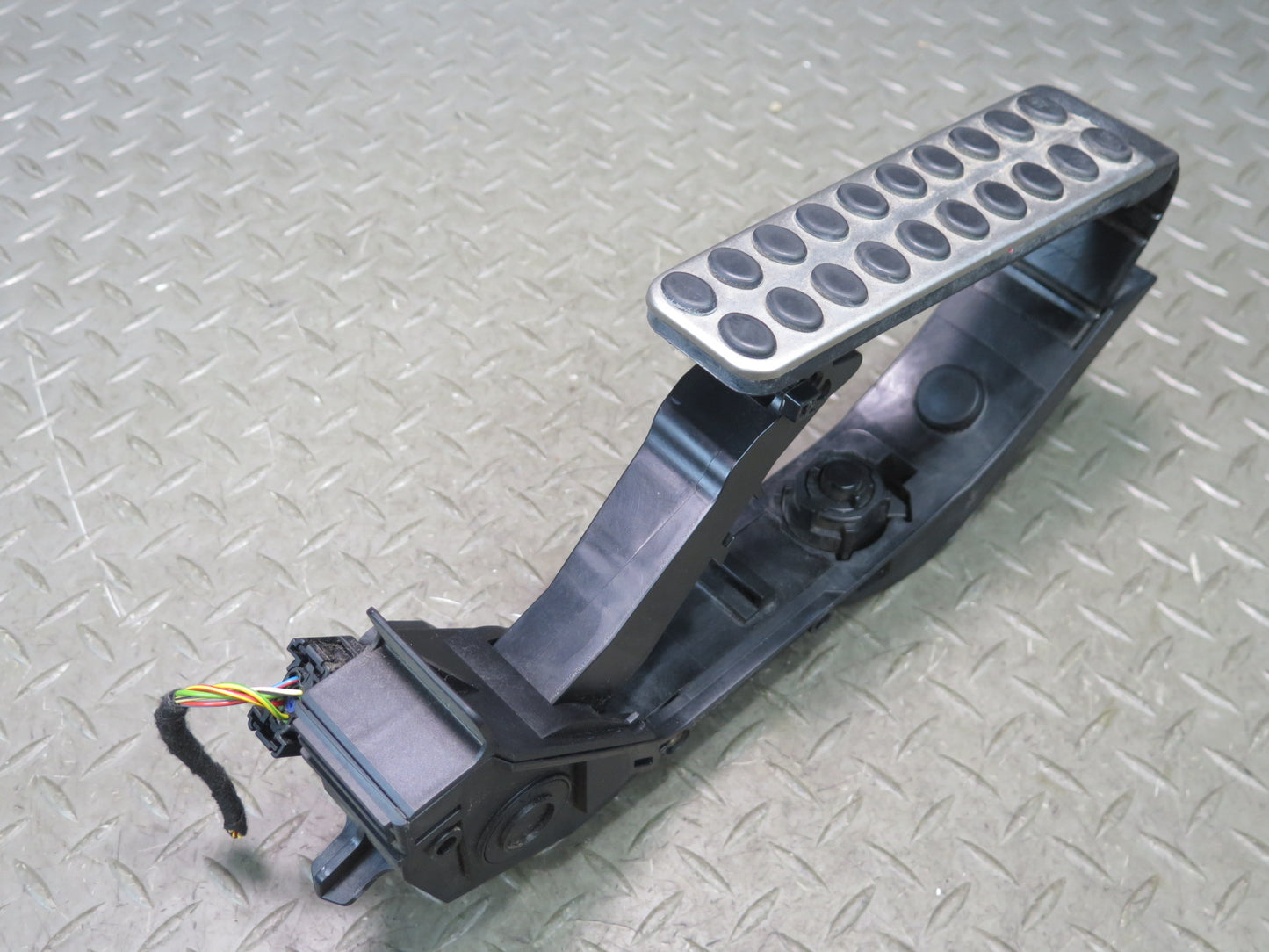 03-08 Mercedes R230 Sl-class Gas Acceleration Pedal 2303000104 OEM