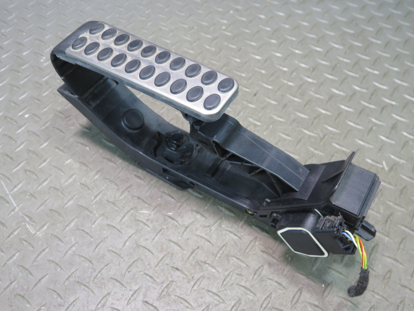 03-08 Mercedes R230 Sl-class Gas Acceleration Pedal 2303000104 OEM