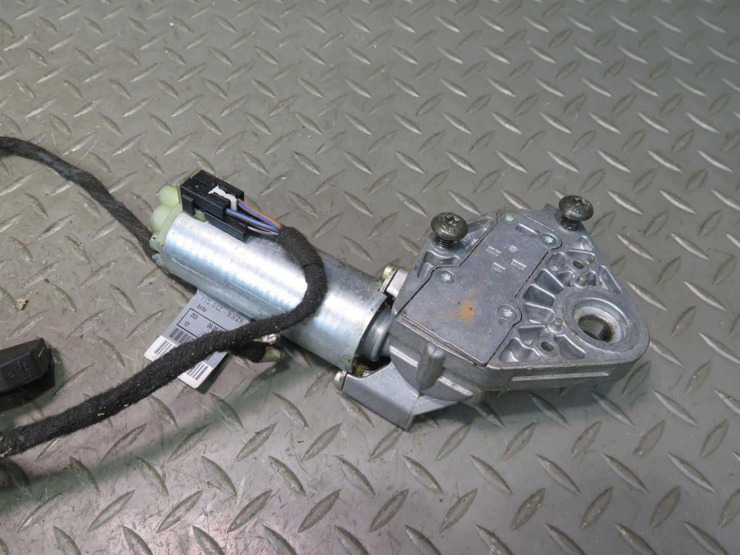 2003-2004 Porsche Cayenne 955 Front Left Seat Adjust Control Motor Set
