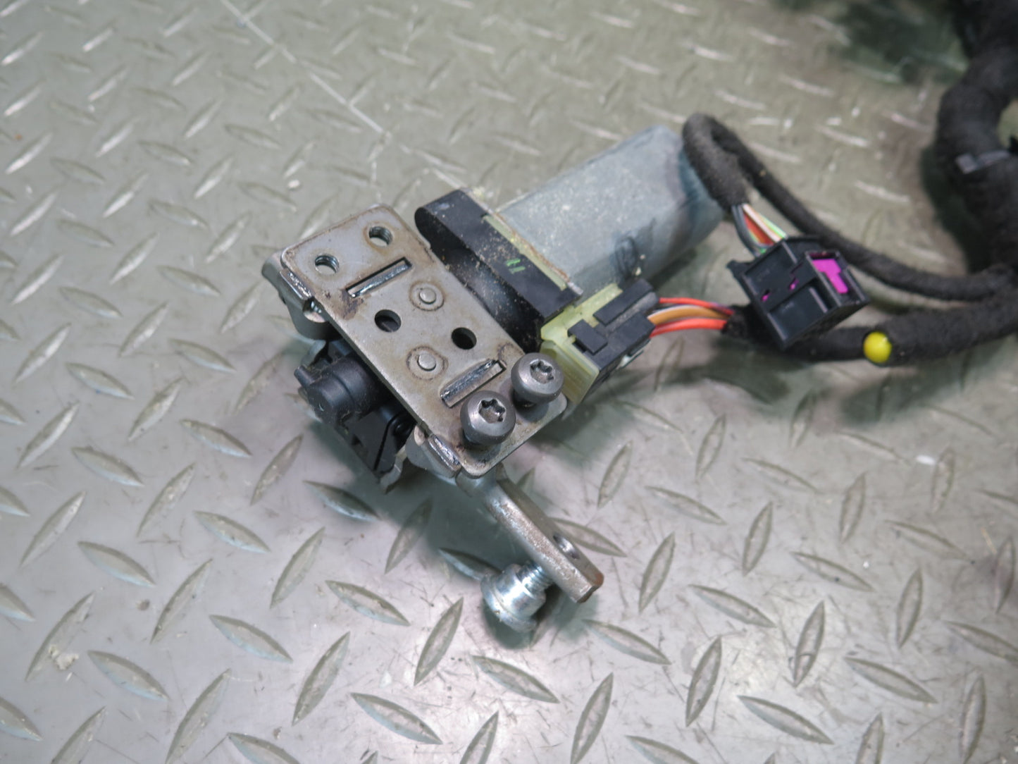 2003-2004 Porsche Cayenne 955 Front Left Seat Adjust Control Motor Set