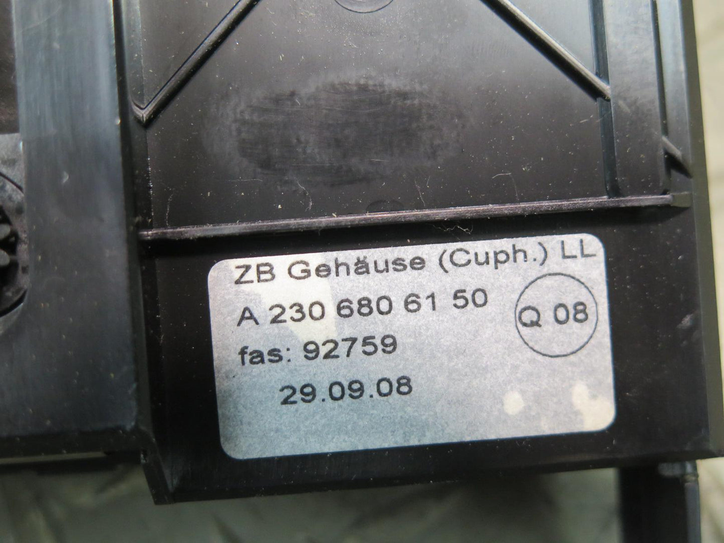 05-12 Mercedes R230 Sl-class Center Console Dash CUP Holder 2306806150 OEM