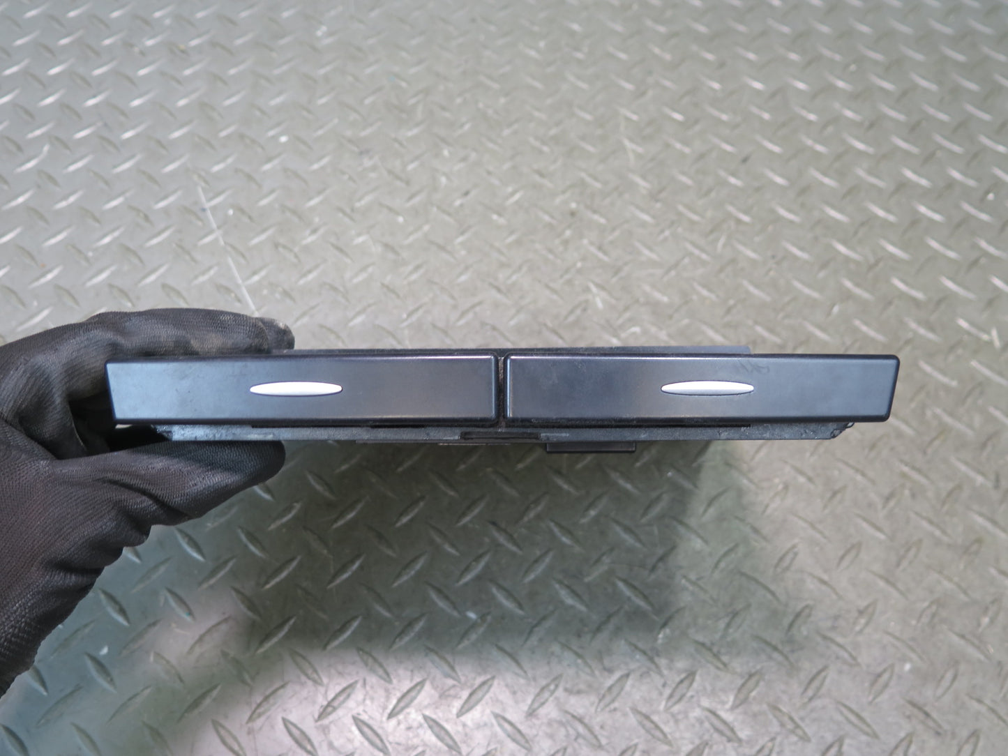05-12 Mercedes R230 Sl-class Center Console Dash CUP Holder 2306806150 OEM