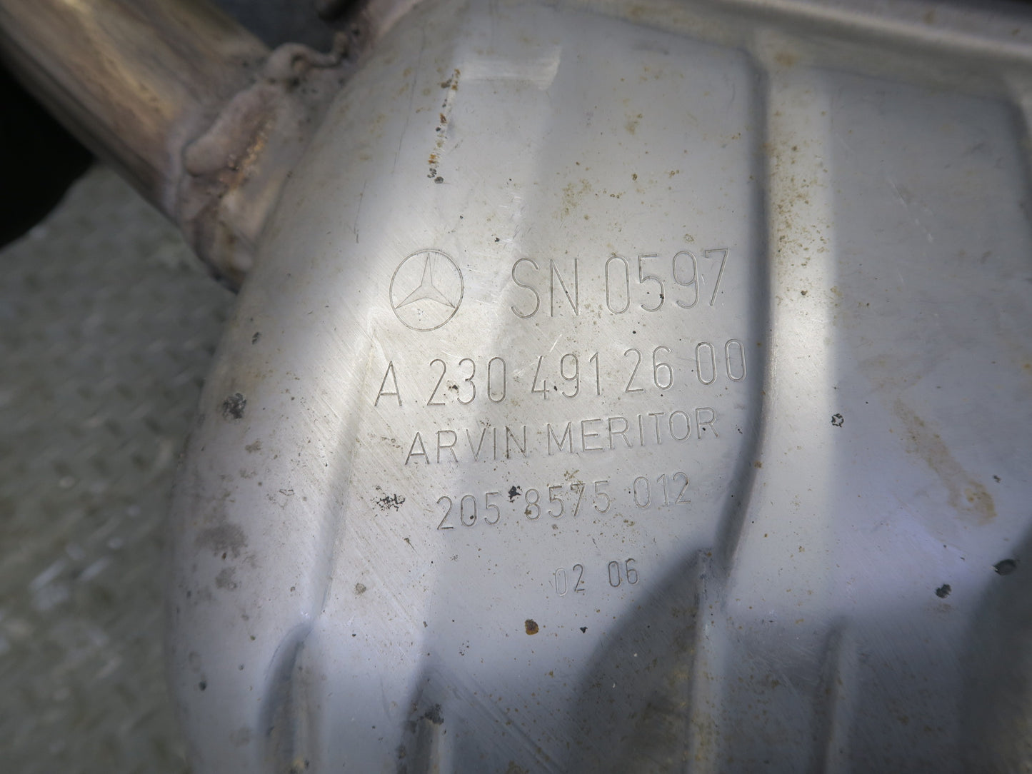 03-08 Mercedes R230 SL550 Set of 2 Rear Left & Right Exhaust Muffler w Tips OEM