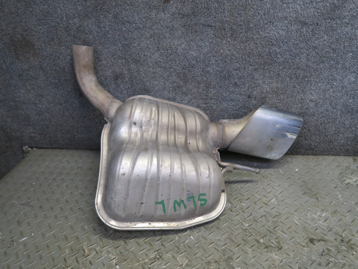 03-08 Mercedes R230 SL550 Set of 2 Rear Left & Right Exhaust Muffler w Tips OEM